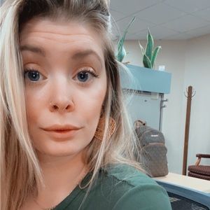 Meet your Posher, Emily